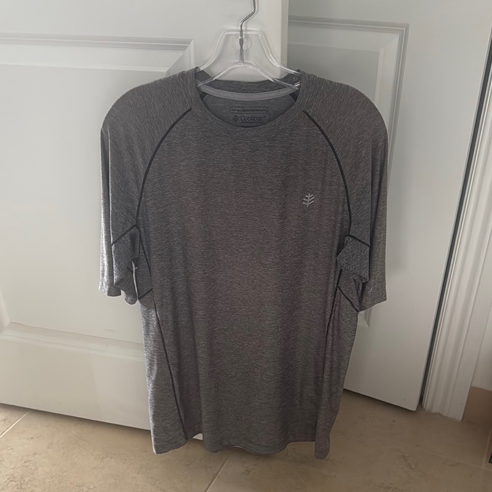 Men’s COOLIBAR UPF 50+ Gray short sleeve shirt.